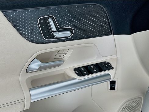 New 2026 Mercedes-Benz GLA 250 image 18