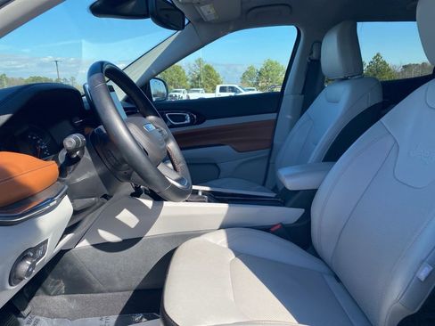 Used 2022 Jeep Compass Limited image 11