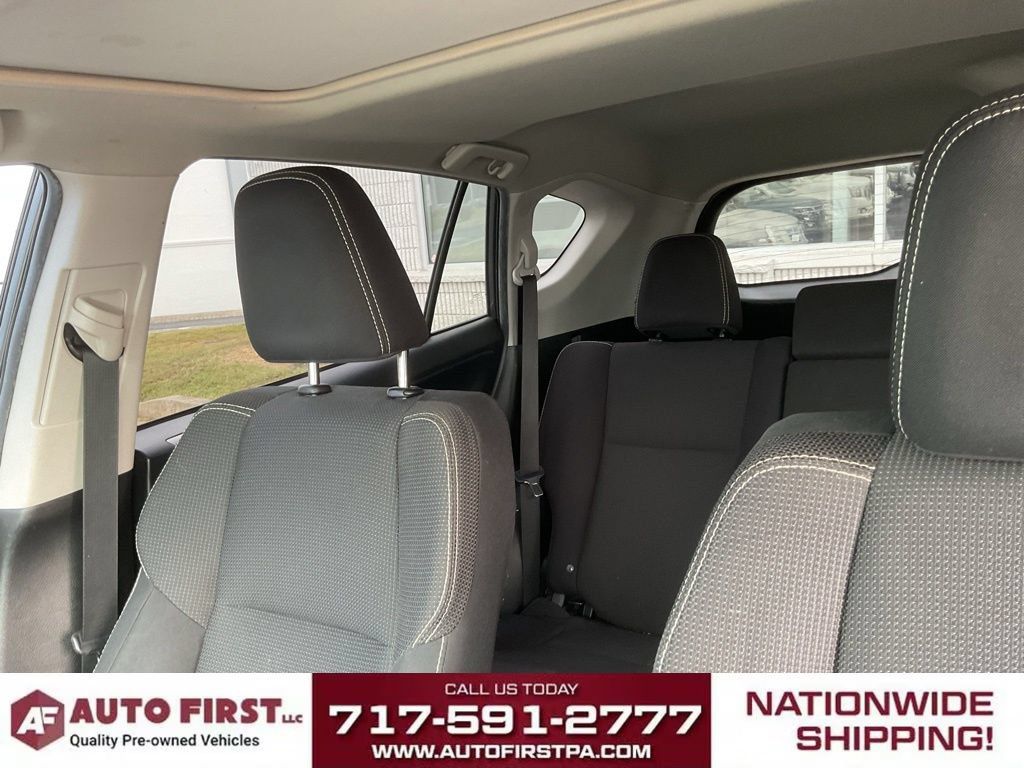 Used 2018 Toyota RAV4 XLE AWD/4WD image 5