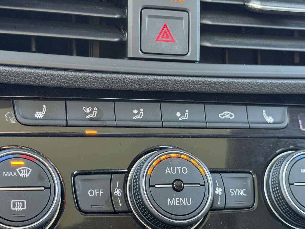 Used 2019 Volkswagen Jetta SE FWD image 35