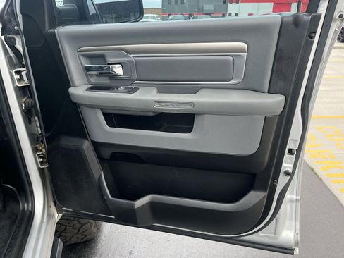 Used 2019 RAM 1500 Classic SLT AWD/4WD image 35