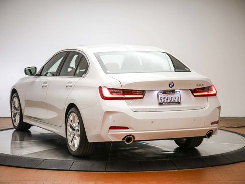 Used 2026 BMW 330i Sedan w/ Premium Package RWD image 2