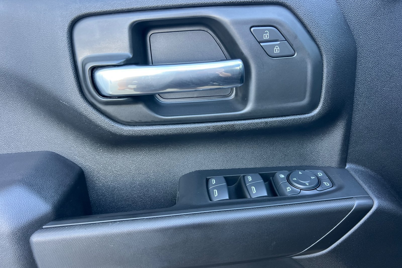 Used 2025 Chevrolet Silverado 2500 Custom w/ Custom Value Package AWD/4WD image 8