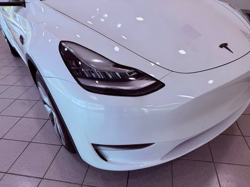 Used 2021 Tesla Model Y Long Range AWD/4WD image 16