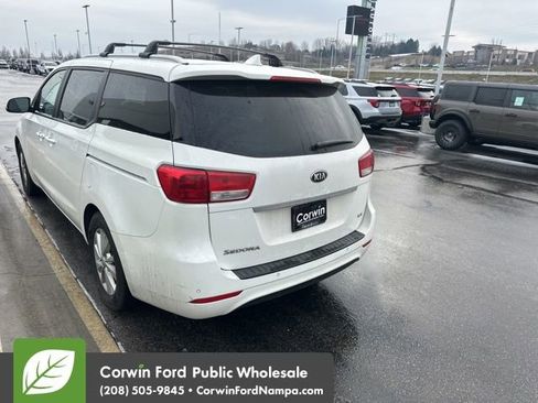 Used 2017 Kia Sedona LX w/ LX Essentials Premium Package image 10