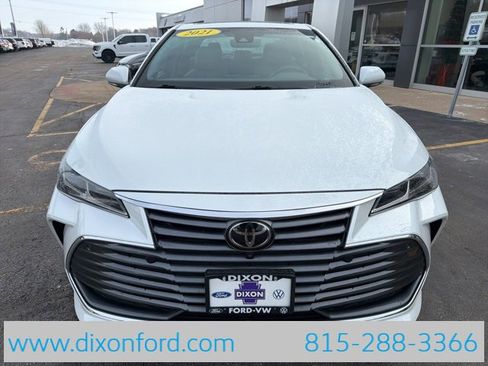 Used 2021 Toyota Avalon Limited image 2