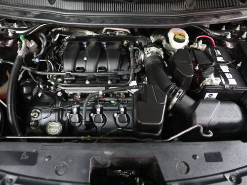 Used 2019 Ford Explorer XLT w/ Equipment Group 202A image 14