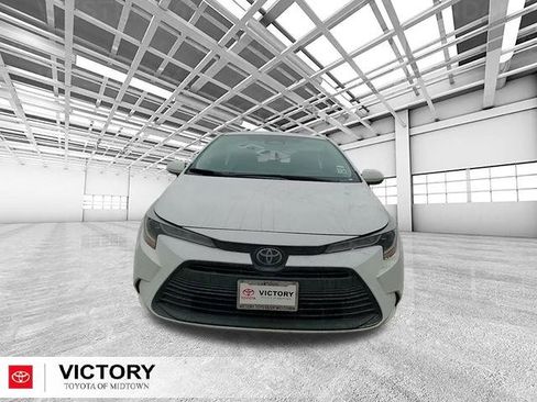 Used 2023 Toyota Corolla LE image 9