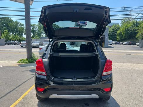 Used 2018 Chevrolet Trax LT w/ LT Convenience Package FWD image 9
