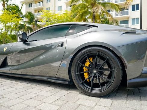 Used 2020 Ferrari 812 Superfast RWD image 19