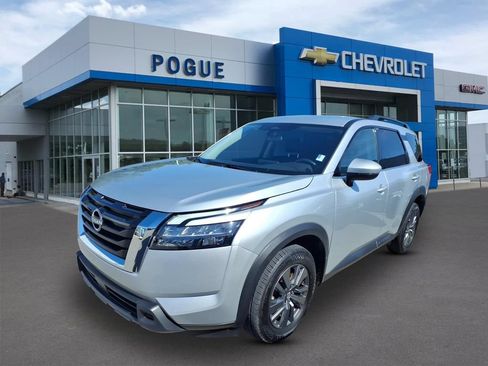 Used 2025 Nissan Pathfinder SV AWD/4WD image 4