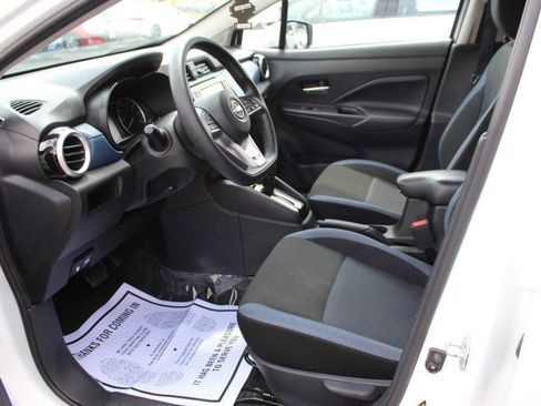 Used 2025 Nissan Versa SV FWD image 16
