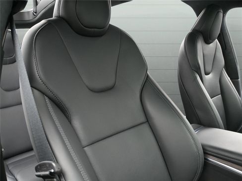 Used 2023 Tesla Model X image 33