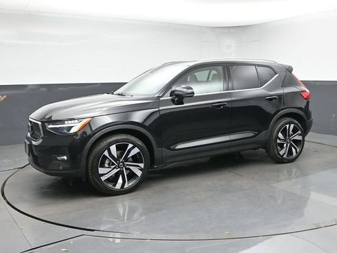 Used 2023 Volvo XC40 B5 Plus w/ Protection Package Premier AWD/4WD image 4