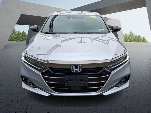 Used 2022 Honda Accord Sport image 2