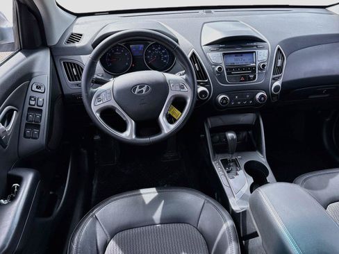 Used 2010 Hyundai Tucson GLS w/ Popular Equipment Pkg 2 AWD/4WD image 2