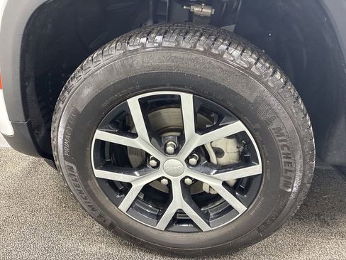 Used 2025 Jeep Grand Cherokee Limited image 9