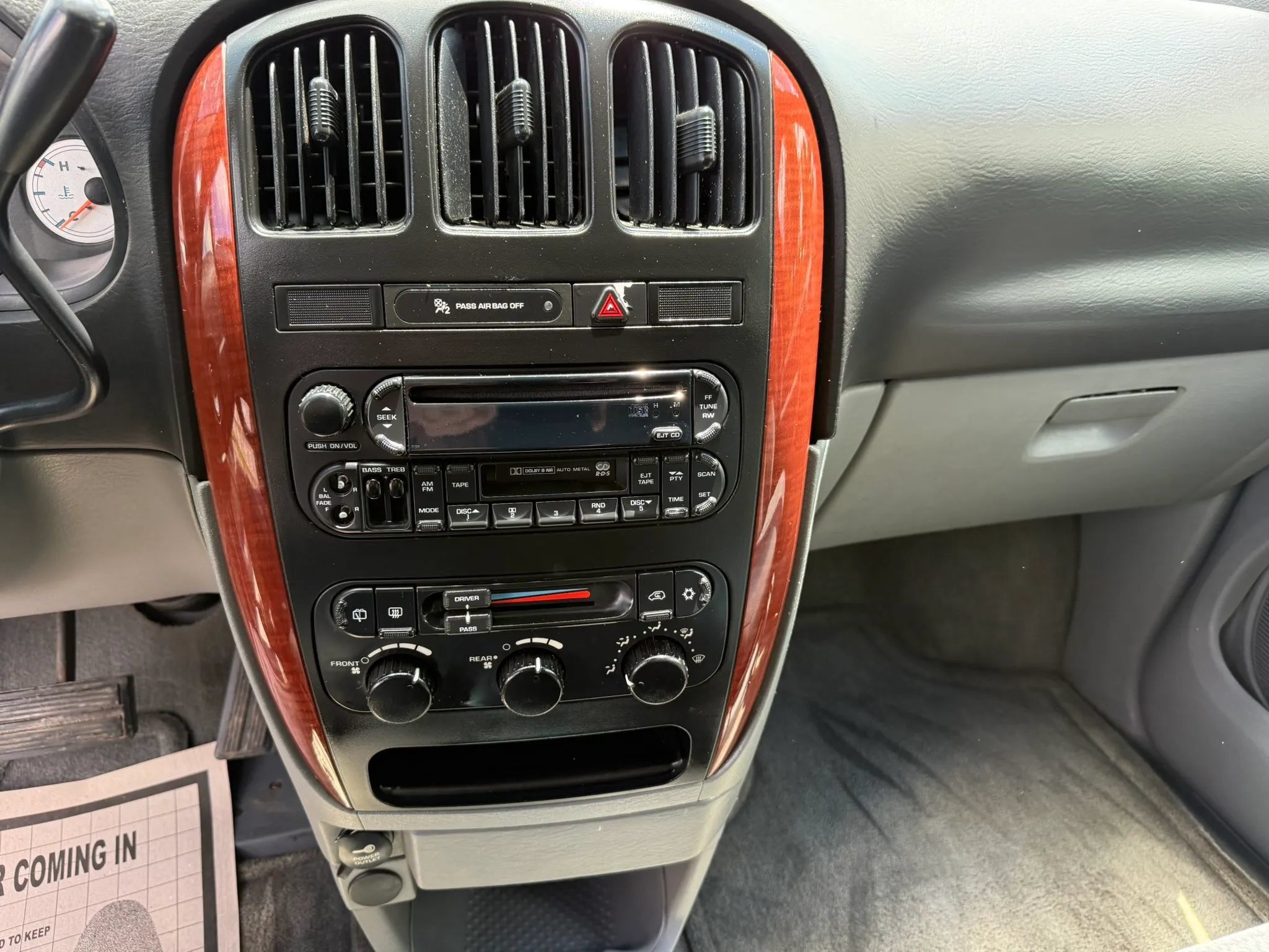 Used 2005 Chrysler Town & Country LX w/ Popular Equipment Group II FWD image 7