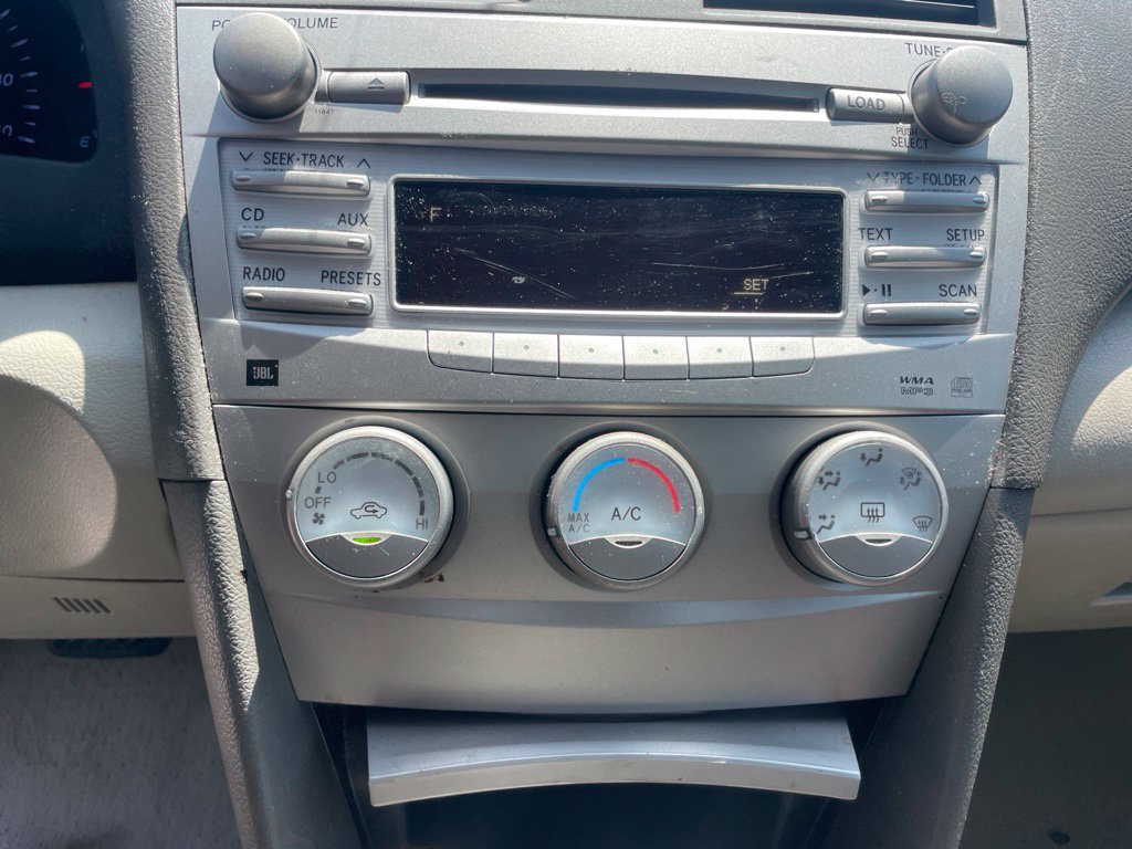 Used 2010 Toyota Camry LE FWD image 11