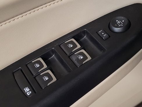 Used 2015 Cadillac SRX Luxury w/ Driver Awareness Package FWD image 27