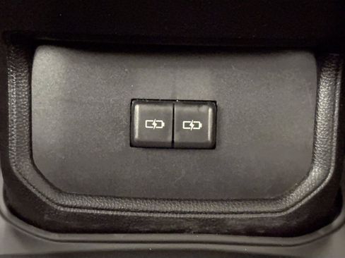 Used 2025 Toyota Highlander XLE AWD/4WD image 37