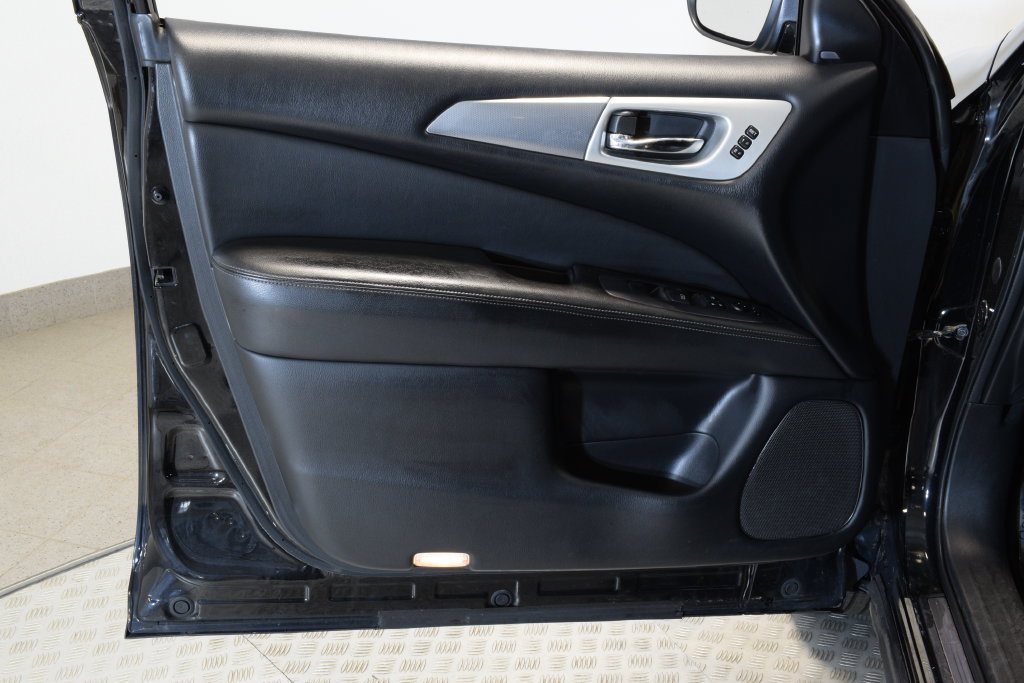 Used 2019 Nissan Pathfinder SL AWD/4WD image 13