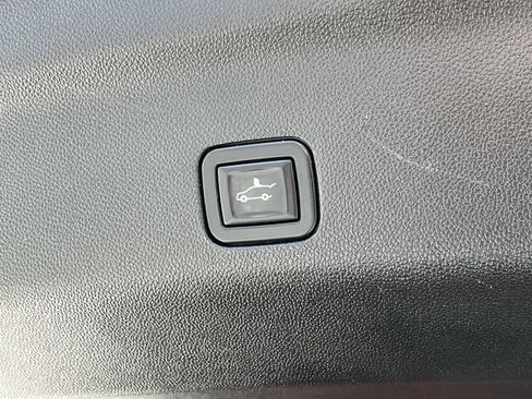 Used 2021 Chevrolet Tahoe Premier w/ Premium Package AWD/4WD image 23