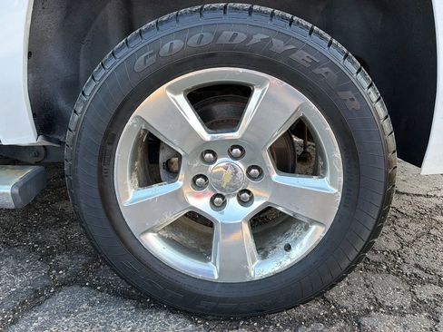 Used 2016 Chevrolet Suburban LT w/ Luxury Package image 2