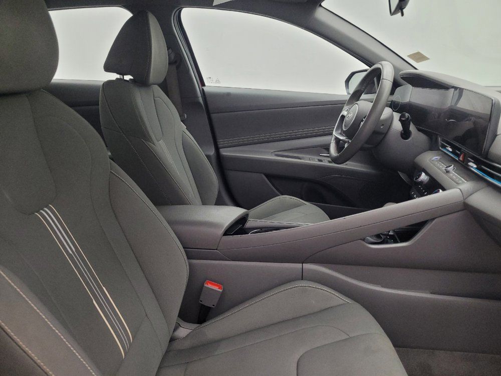 Used 2025 Hyundai Elantra SEL FWD image 21