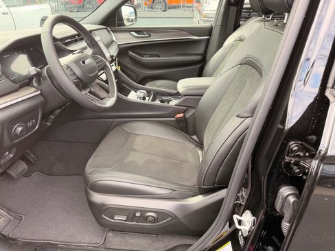 New 2026 Jeep Grand Cherokee L 4WD image 8