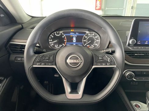 Used 2023 Nissan Altima 2.5 SV image 13