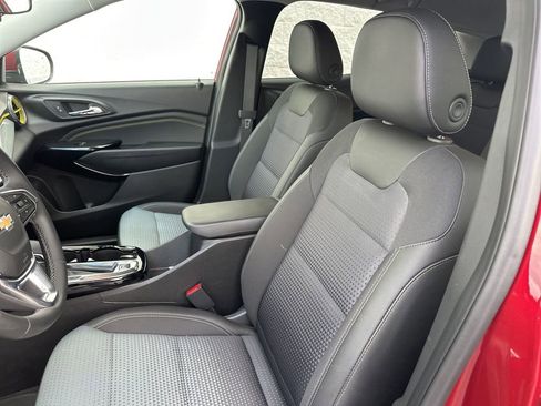 Used 2025 Chevrolet Trax LT w/ Driver Confidence Package image 11