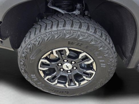Used 2026 Chevrolet Silverado 1500 ZR2 AWD/4WD image 9