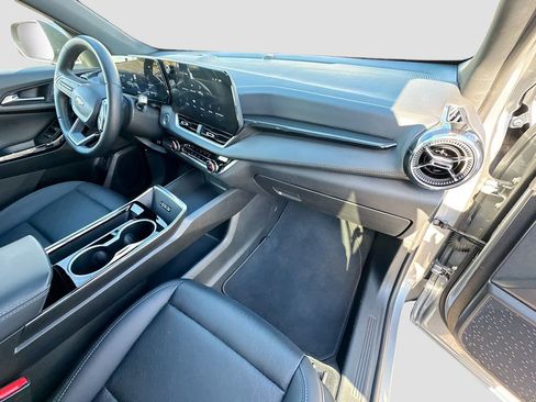 Used 2025 Chevrolet Equinox LT w/ Convenience Package II image 27