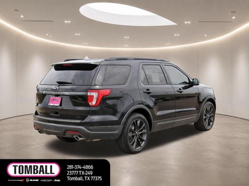 Used 2018 Ford Explorer XLT w/ Equipment Group 202A FWD image 7
