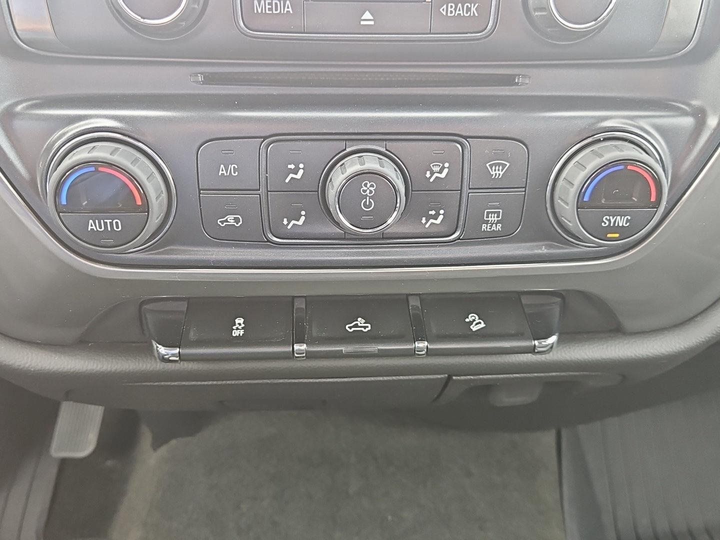 Used 2018 Chevrolet Silverado 1500 LT w/ All Star Edition AWD/4WD image 24