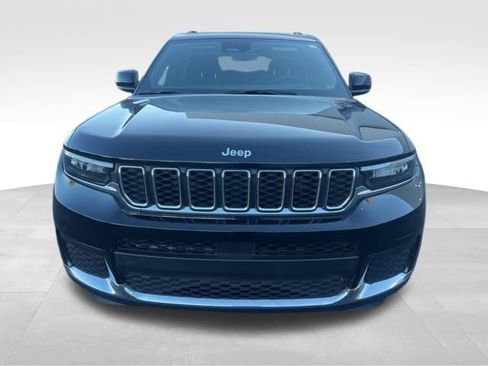 Used 2025 Jeep Grand Cherokee L Laredo image 2