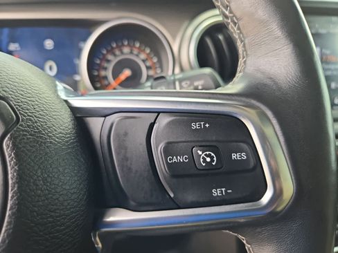 Used 2018 Jeep Wrangler Unlimited Sahara AWD/4WD image 22