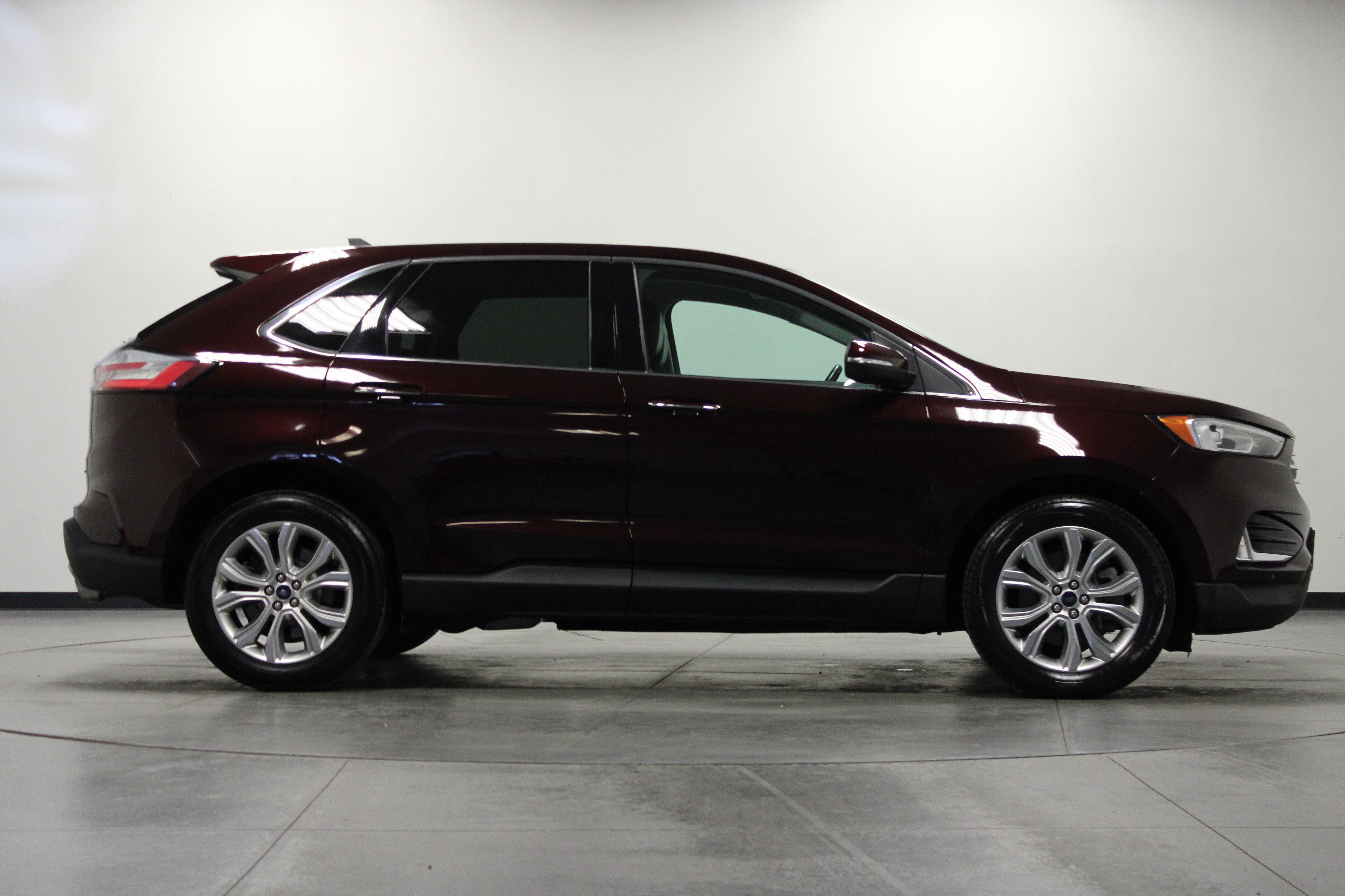 Used 2021 Ford Edge Titanium AWD/4WD image 3