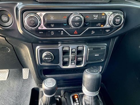 Used 2019 Jeep Wrangler Unlimited Sahara w/ Uconnect 4C Nav & Sound Group image 30