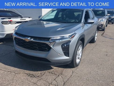 Used 2024 Chevrolet Trax LS w/ LS Convenience Package FWD image 1