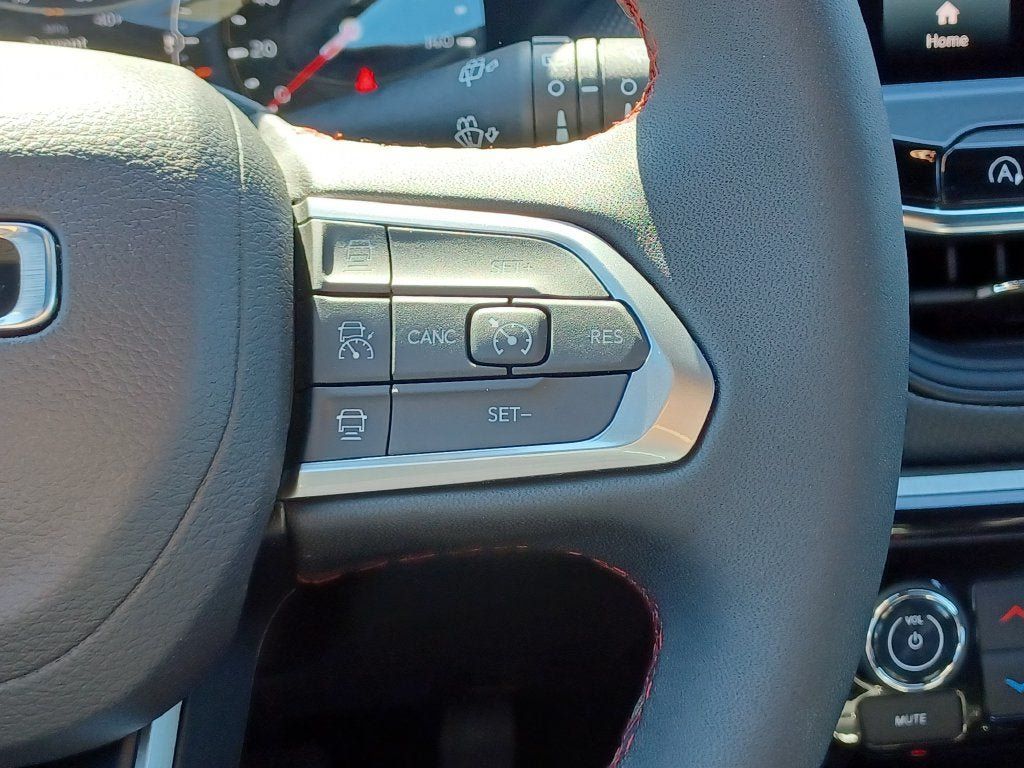 Used 2026 Jeep Compass Trailhawk AWD/4WD image 14