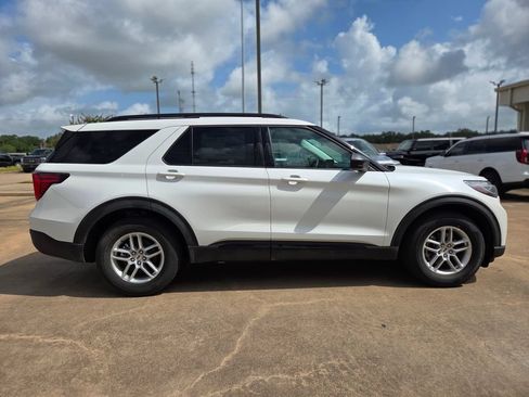 New 2026 Ford Explorer Active RWD image 4