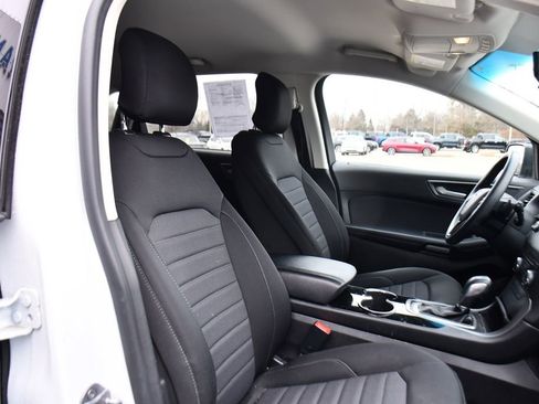 Used 2016 Ford Edge SE image 16