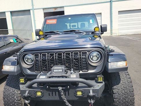 Used 2022 Jeep Gladiator Overland w/ Popular Equipment Package AWD/4WD image 2