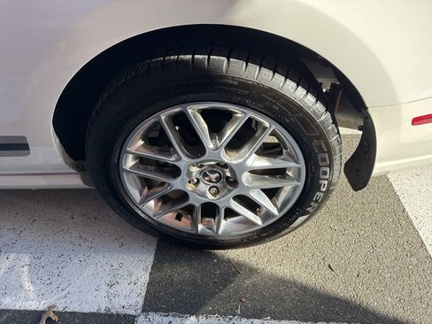 Used 2013 Ford Mustang Premium image 13