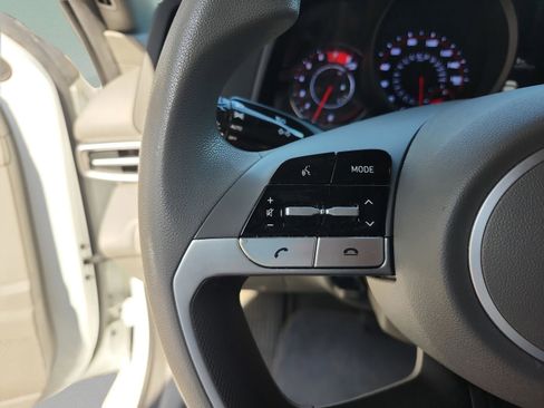 Used 2021 Hyundai Elantra SEL image 12