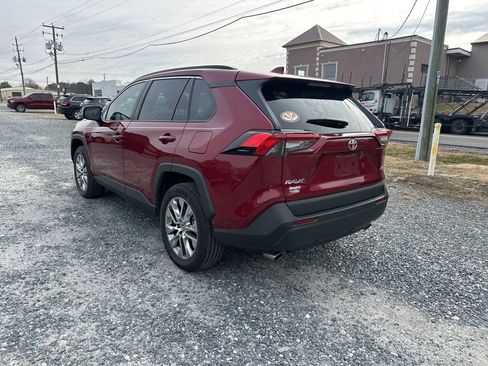 Used 2021 Toyota RAV4 XLE Premium image 3