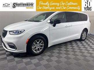 Used 2025 Chrysler Pacifica Select FWD video 1