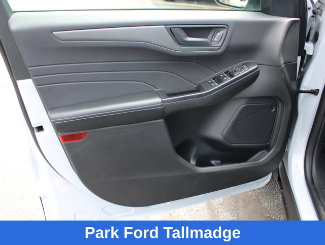 Used 2025 Ford Escape Active AWD/4WD image 10